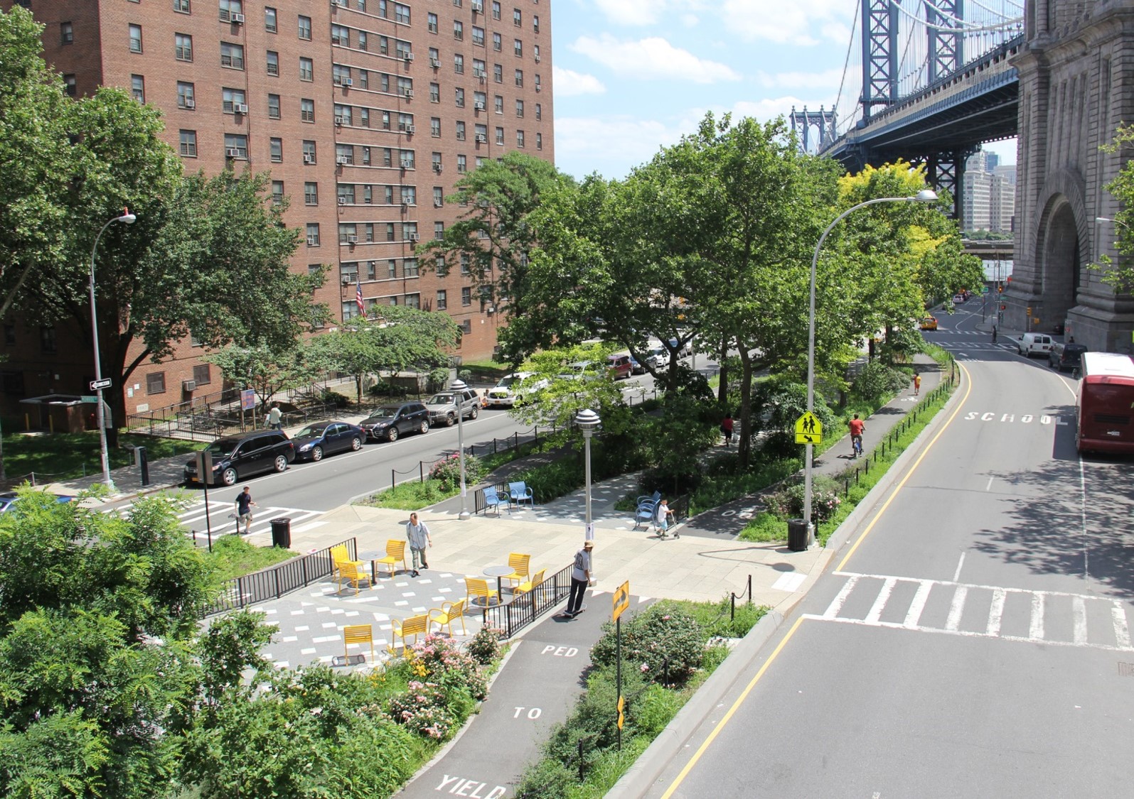 Complete and green street: A street for cars, people, and water